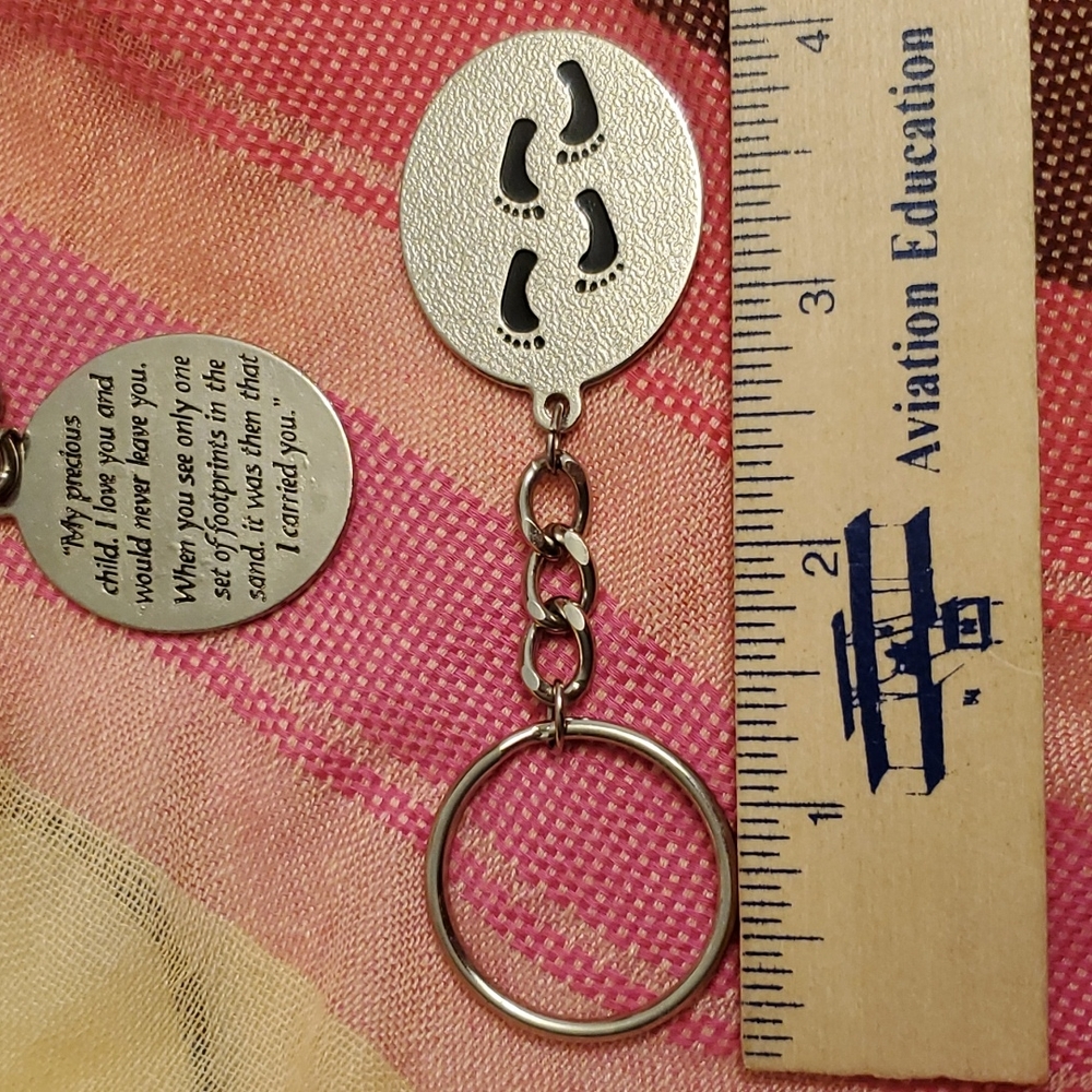 2 Footprints 👣 Keychains - Picture 6 of 6